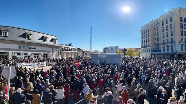 Unas 4.000 personas salen a la calle en Ávila para exigir un tren del siglo XXI