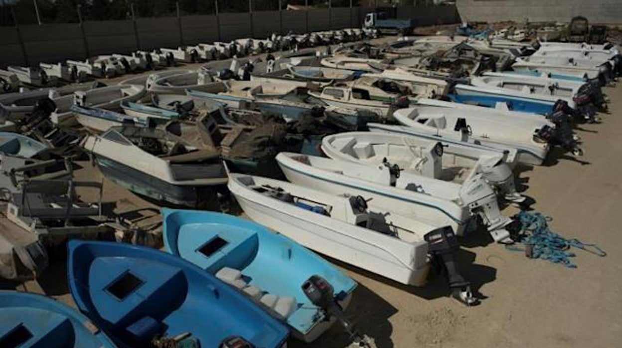 Algunas de las barcas en las que llegan los inmigrantes argelinos