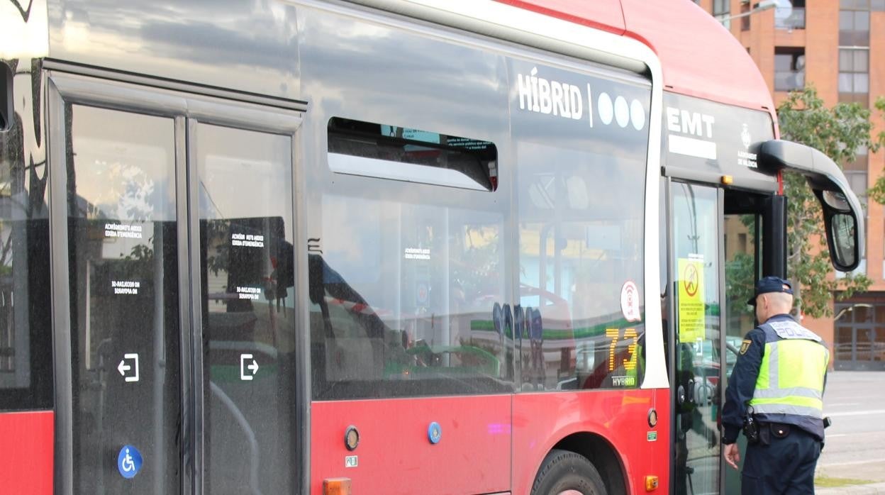 Imagen de recurso de un autobús de la EMT de Valencia