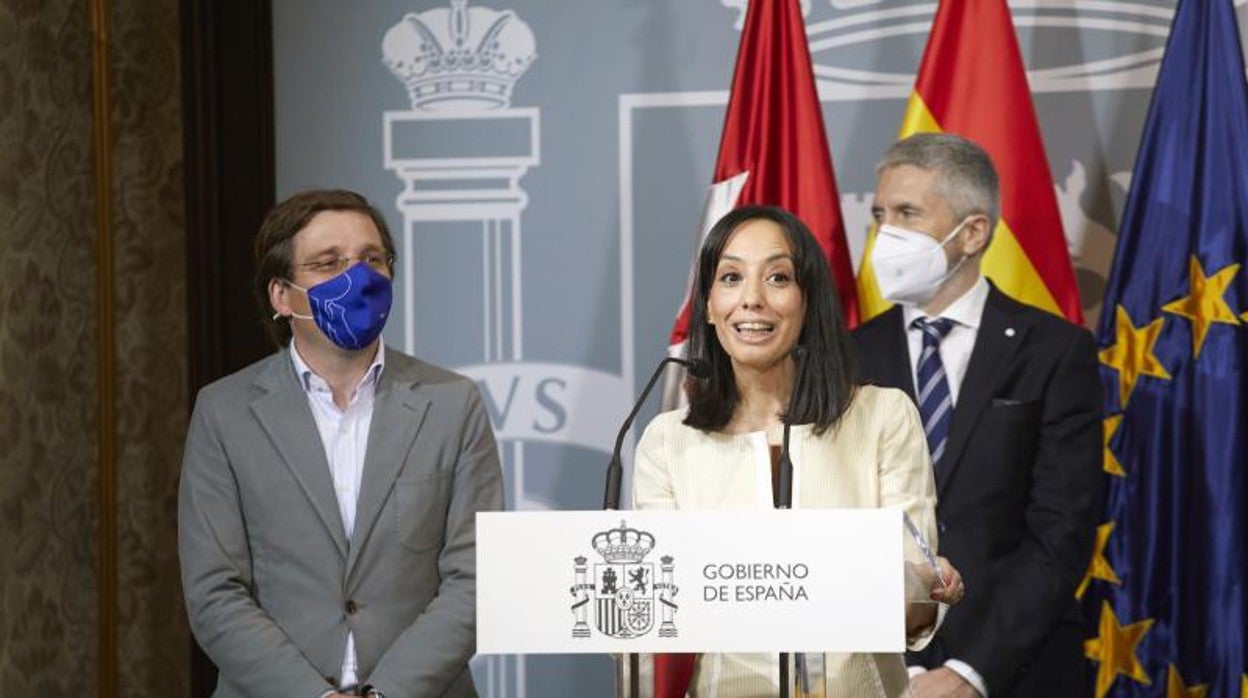 José Luis Martínez-Almeida, alcalde de Madrid, y la delegada del Gobierno, Mercedes González, deterás el ministro del Interior, Fernando Grande-Marlaska