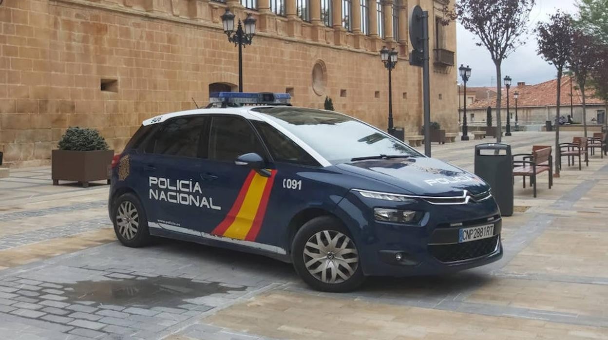 Foto de archivo de un coche patrulla de la Policía Nacional