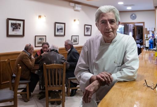 Antonio Cano regenta la cervecería homónima desde hace 22 años