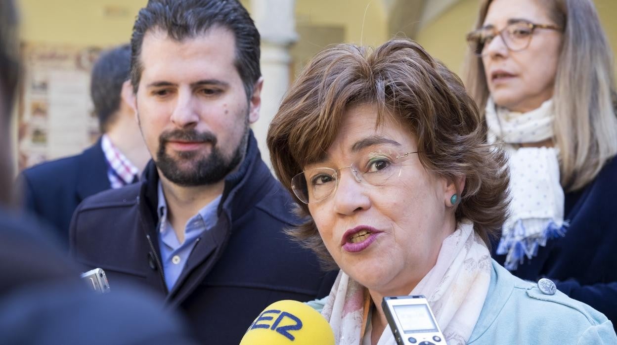 La alcaldesa de Béjar, junto al secretario general del PSCL