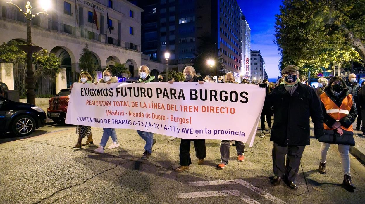 Manifestantes por las calles del centro de Burgos