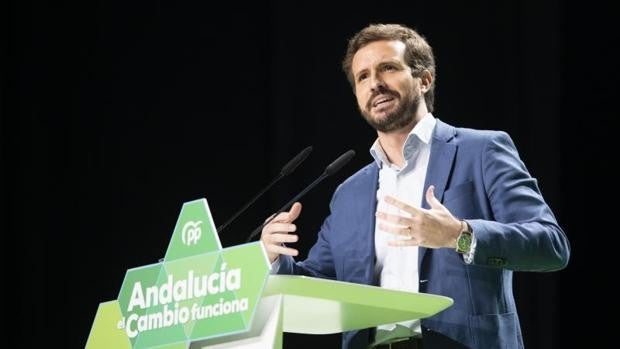 Casado asiste sin saberlo a una misa por Francisco Franco en Granada