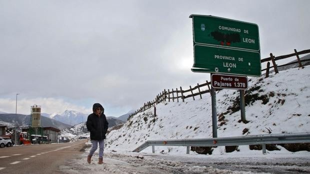 La nieve ya complica la circulación en León y la alerta llega a siete provincias