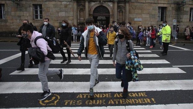 La Xunta busca soluciones al «caos» del Gobierno de Sánchez con los exámenes de recuperación