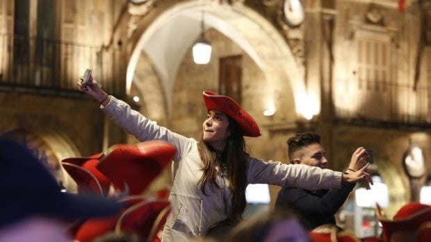 Los hosteleros deciden mantener «con prudencia» el Fin de Año Universitario de Salamanca