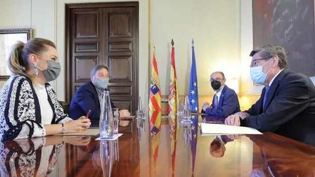 Lambán firma un acuerdo sobre financiación autonómica que se salta el Estatuto de Aragón