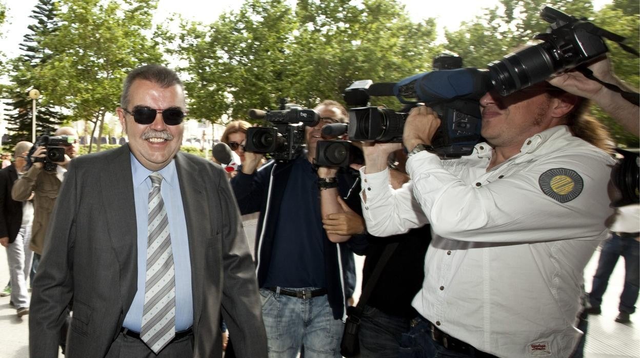 Imagen de archivo del expresidente del Valencia CF Juan Bautista Soler, a la entrada de la Audiencia Provincial de Valencia