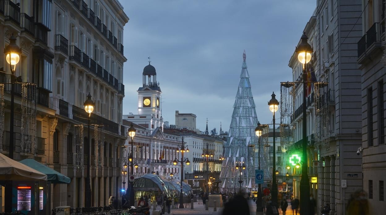 Plaza del Sol decorada para las festividades navideñas
