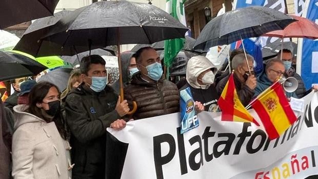 Carlos Mazón defiende la protección a los policías y la Guardia Civil frente a la reforma legal del Gobierno