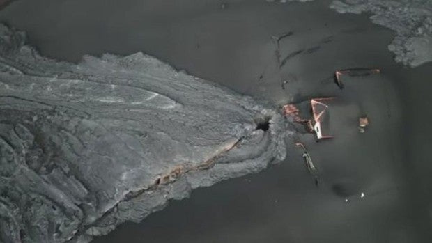 La nueva fisura del volcán de La Palma se abrió en la puerta de una casa