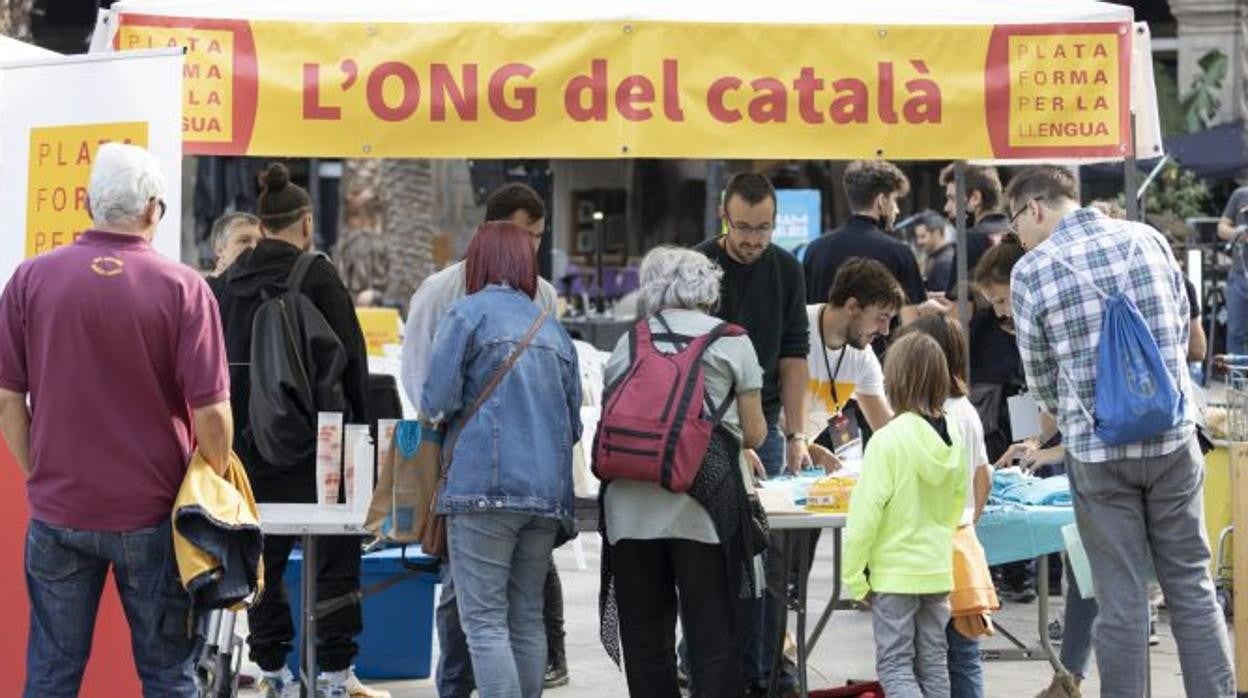 Una parada de Plataforma per la Llengua en Barcelona