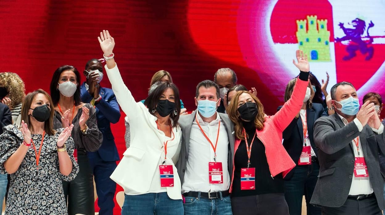 Luis Tudanca, flanqueado por Patricia Gómez, Ana Sánchez, Virginia Barcones y Eduardo Morán