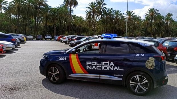 Tres detenidos en Elche al ser sorprendidos robando en un garaje con taladros y navajas