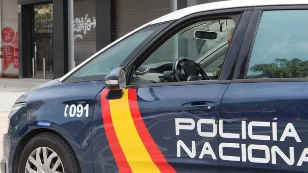 Detienen a un hombre tras robar a punta de navaja un coche de un concesionario en Valencia