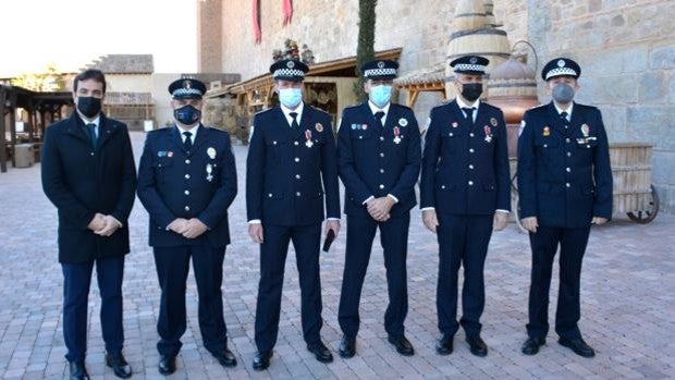 Siete policías locales de Toledo, reconocidos por su trayectoria