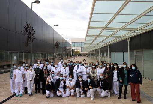 Parte del eprsonal que trabaja en el Zendal desde el principio