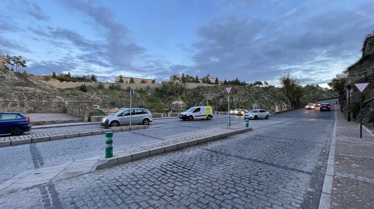 Intersección de la Ronda de Juanelo con Doce Cantos