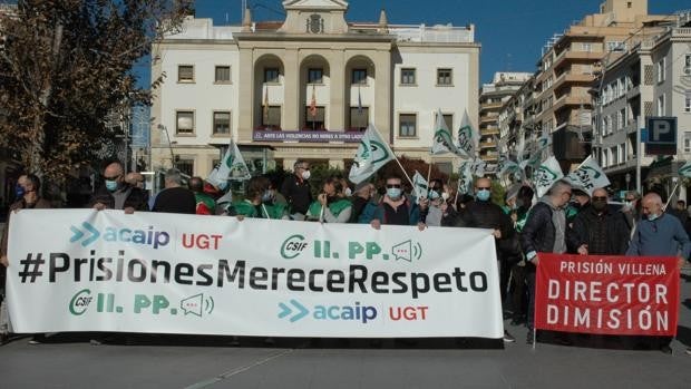 Protesta en Alicante de los funcionarios de prisiones por su «abandono» y duras acusaciones a Interior