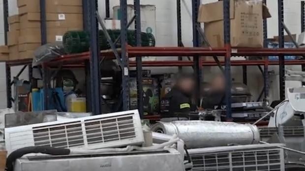 Un agente en excedencia revendía el material incautado por los Mossos en plantaciones de marihuana