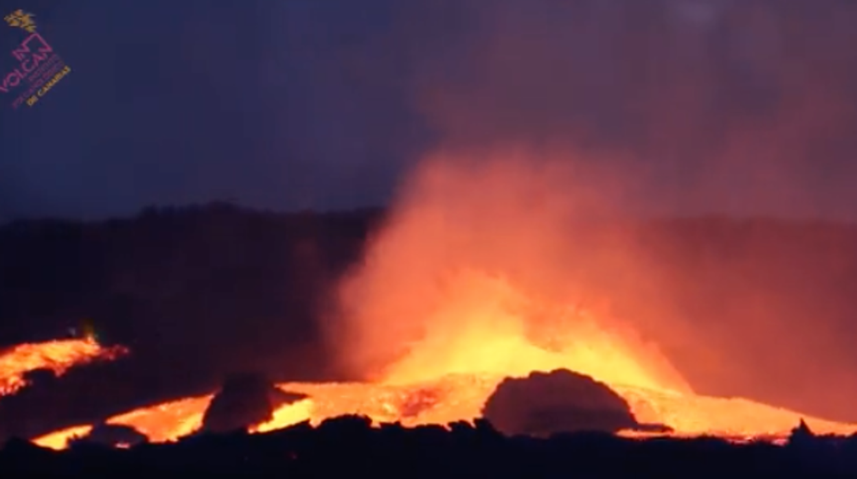 Punto de emisión de lava desde una fisura al oeste del cementerio de Las Manchas