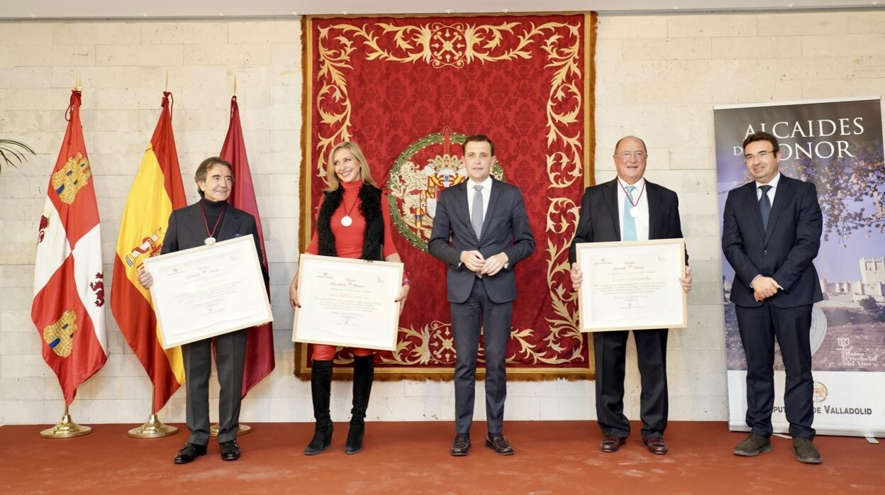 Carlos Moro, Marta Robles y Enrique Cornejo, nuevos alcaides de Honor del Museo Provincial del Vino