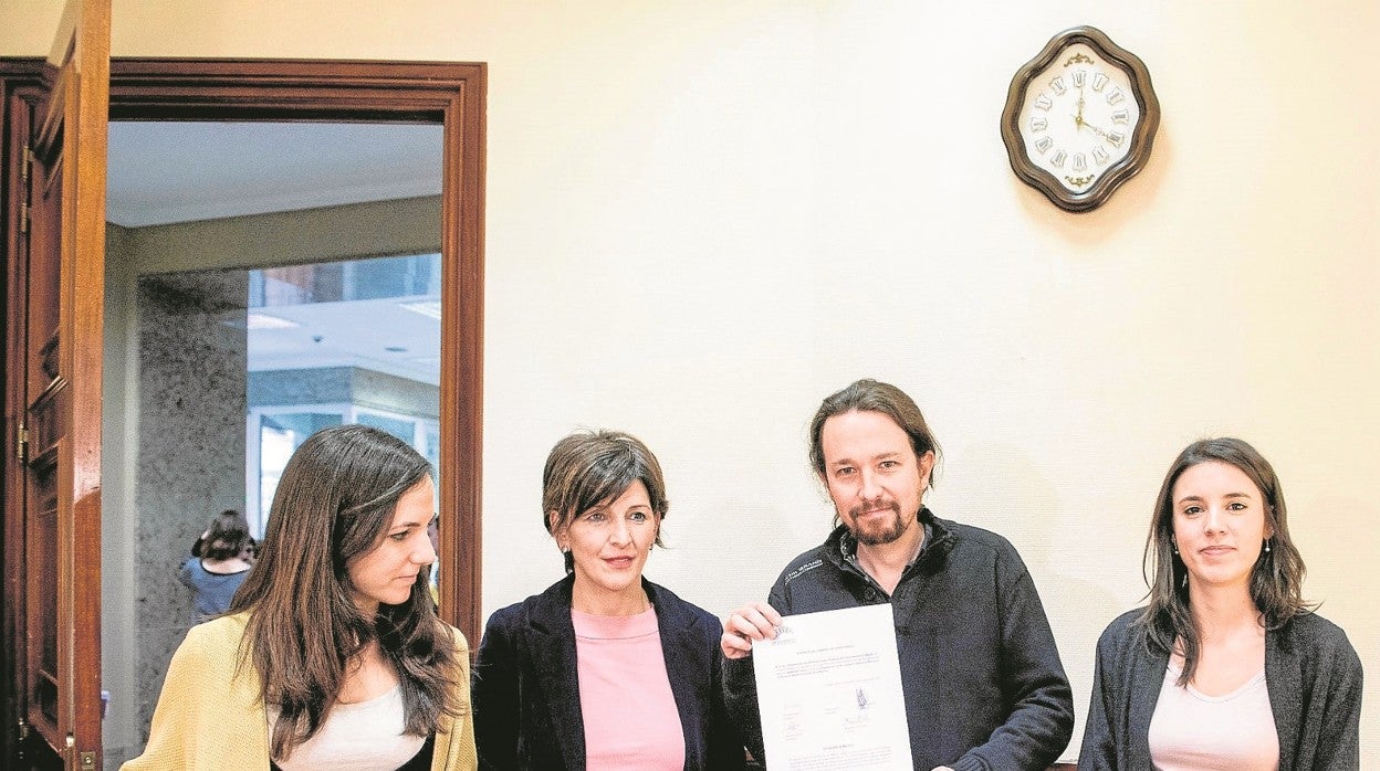 Belarra, Díaz, Iglesias y Montero registrando en el Congreso la petición de este debate en 2018