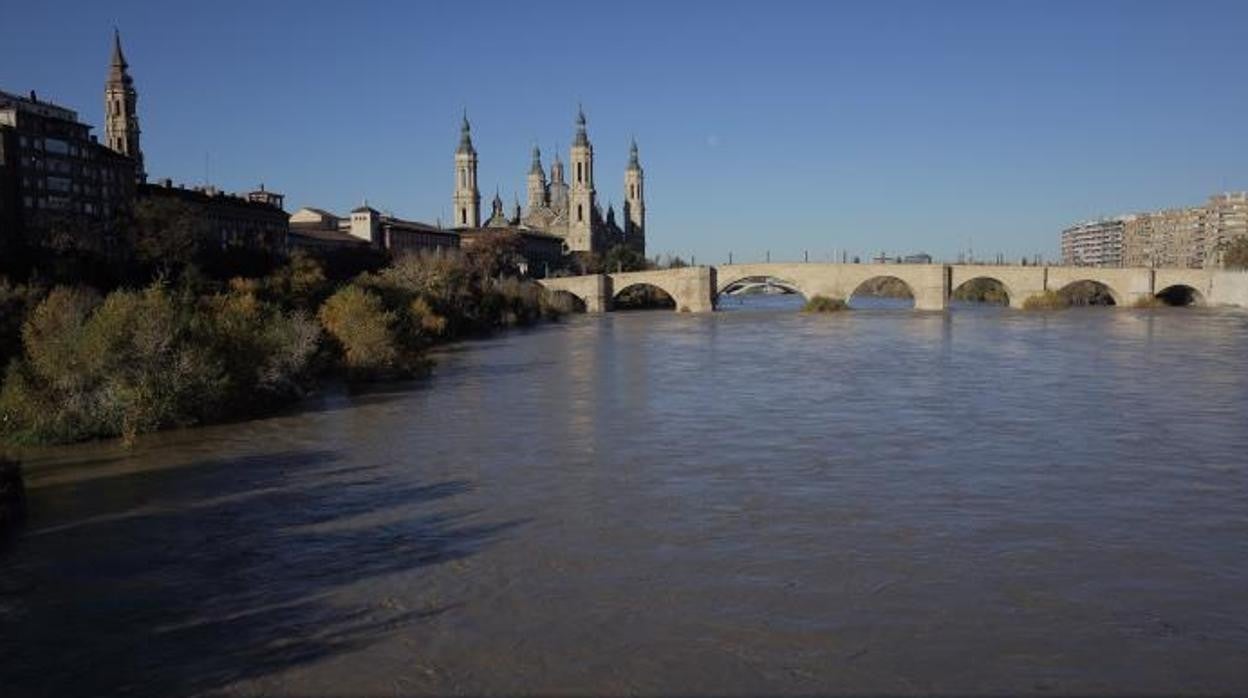 Vista del Ebro a su paso por Zaragoza capital