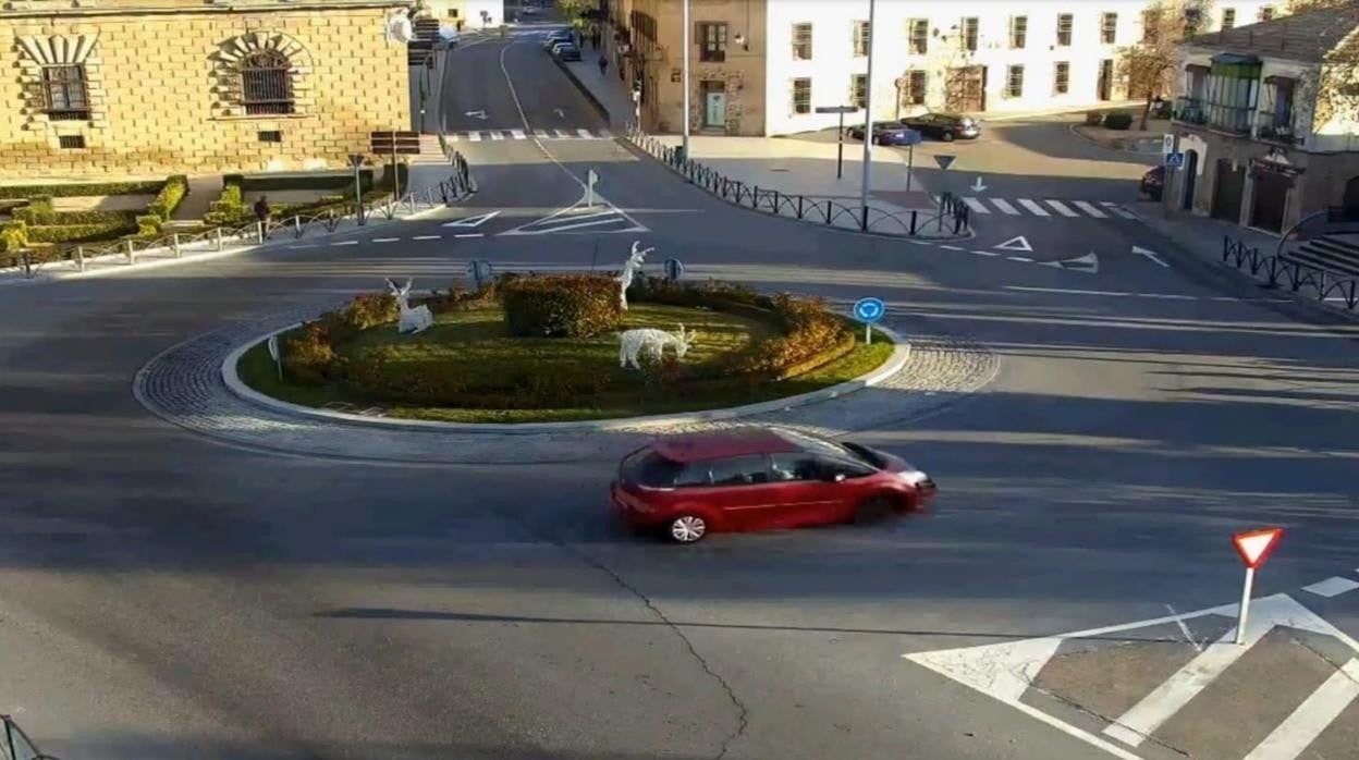 El vehículo, captado por una cámara para la vigilancia del tráfico en Toledo