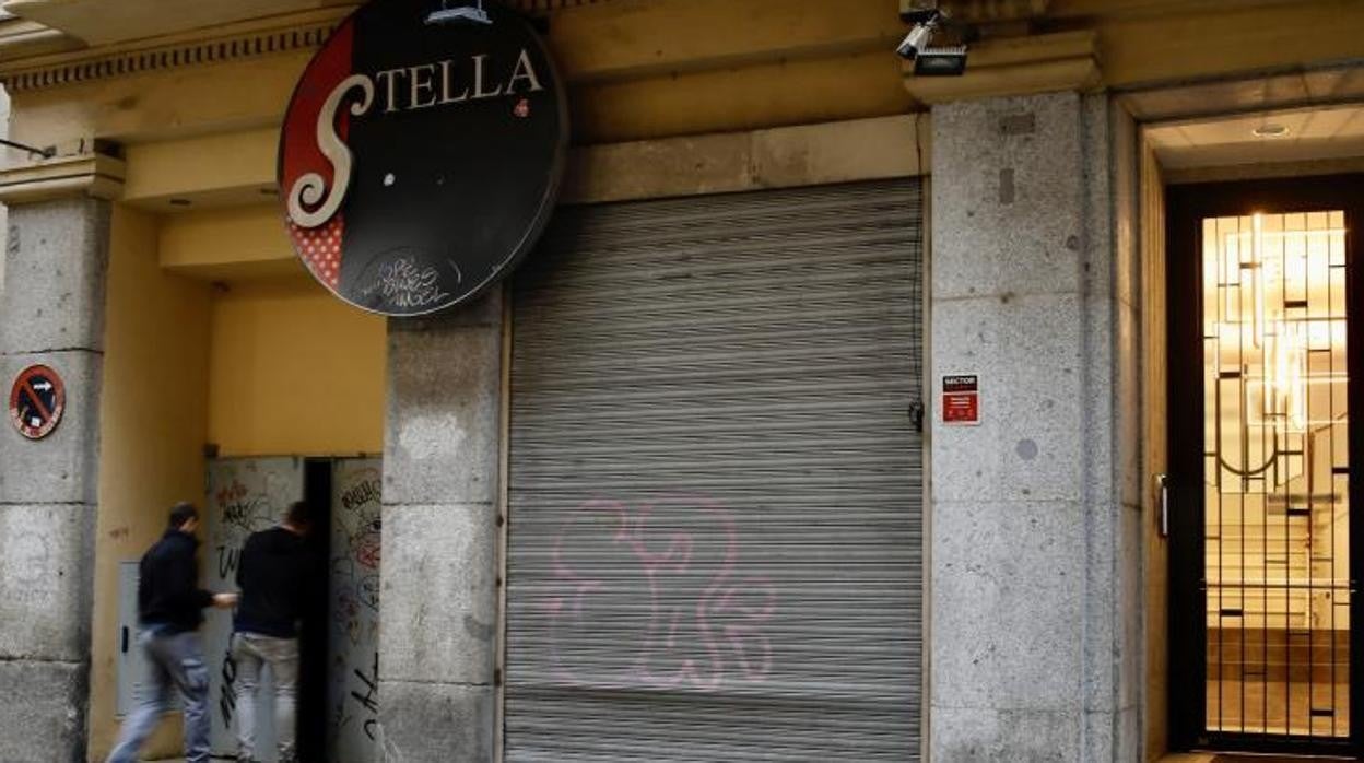 Puerta de la discoteca Stella, ayer, horas después de la presunta agresión sexual