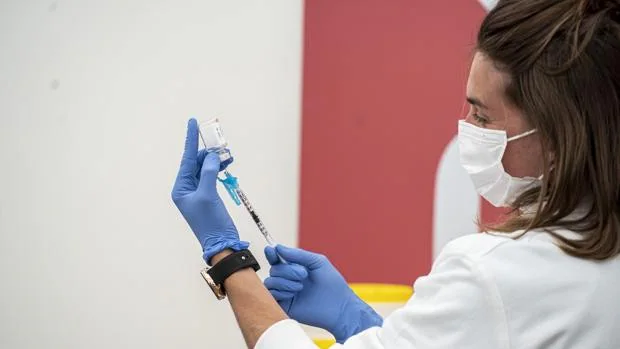 La vacunación de los niños llega en medio del enésimo golpe del coronavirus a los centros de salud valencianos
