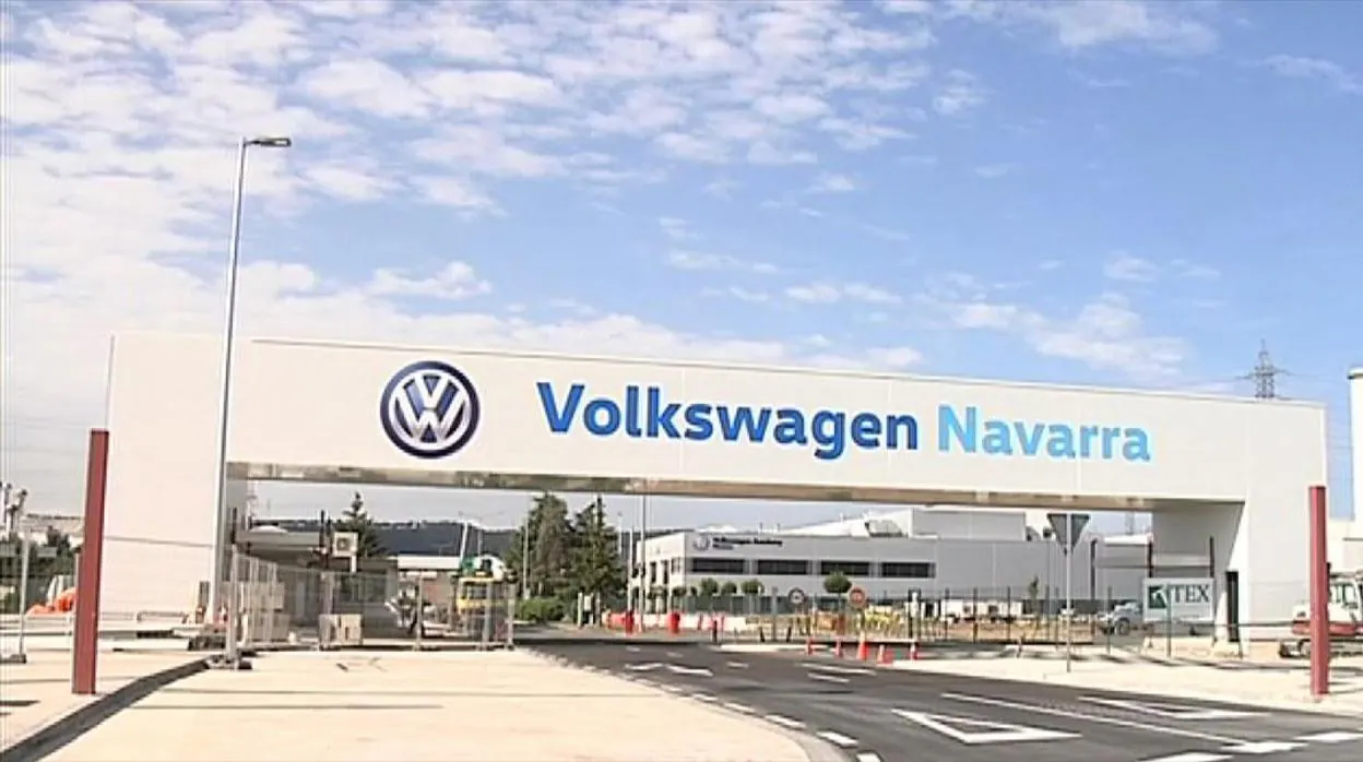 Imagen del acceso a la fábrica de Landaben de Volkswagen Navarra donde se fabricarán coches eléctricos.