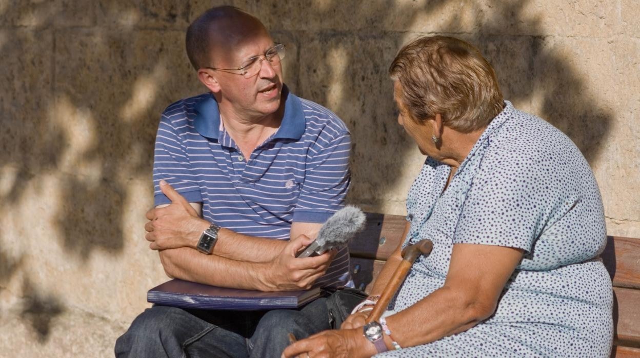 Salvador Alonso de Martín durante una de sus entrevistas