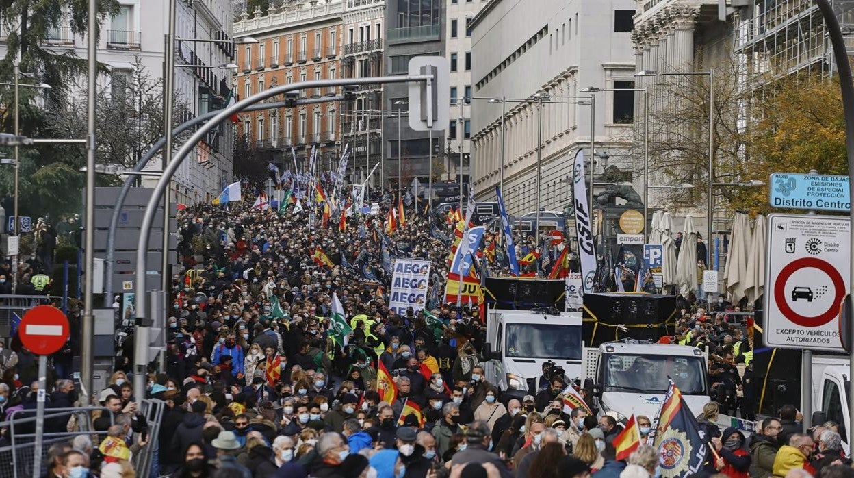 Manifestación en Madrid, el pasado 27 de noviembre, que convocó a miles de policías y guardias civiles en contra de la reforma de la ley de seguridad ciudadana
