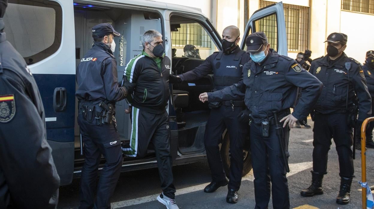 Bernardo Montoya, a su llegada a los juzgados de Huelva durante el juicio