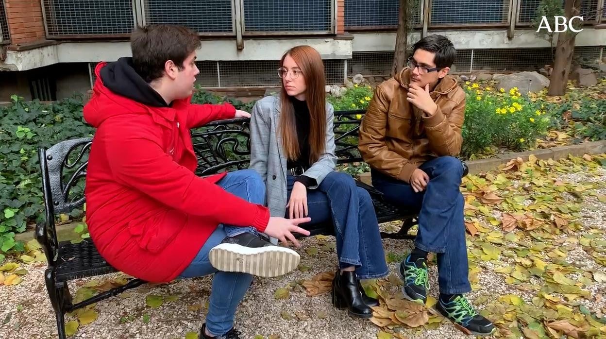 Tres jóvenes catalanes charlan con ABC sobre el acoso al castellano en Cataluña