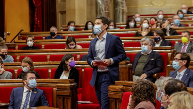 Borràs expulsa del pleno a un diputado de Cs por acusarla de parcialidad al dar un discurso contra el TSJC