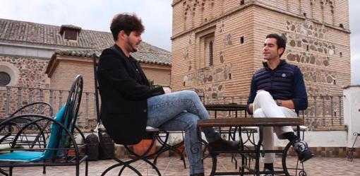 Carlos Canela, cantaor de flamenco toledano y conocido también por estar al frente del grupo Canela&Cia, con Julio Comendador, en uno de los exteriores grabado en el hotel Entre dos Aguas, en Toledo