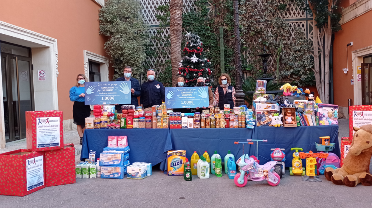 Imagen de los productos recogidos durante la campaña «Gotas Solidarias» de Aguas de Alicante