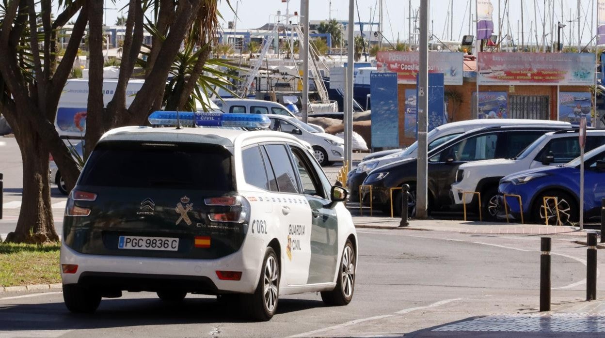 Imagen de archivo de un coche patrulla de la Guardia Civil en Torrevieja (Alicante)