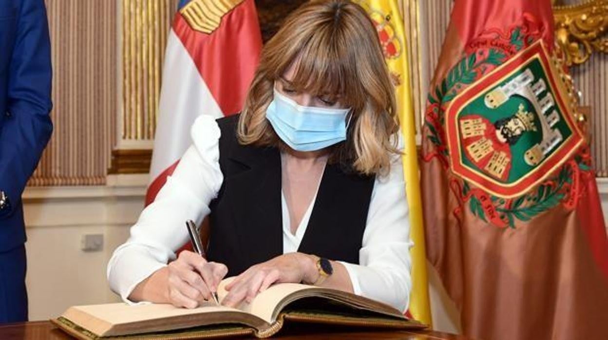 Alegría acusa a Madrid de faltarle al respeto por preguntar por el 25% del castellano