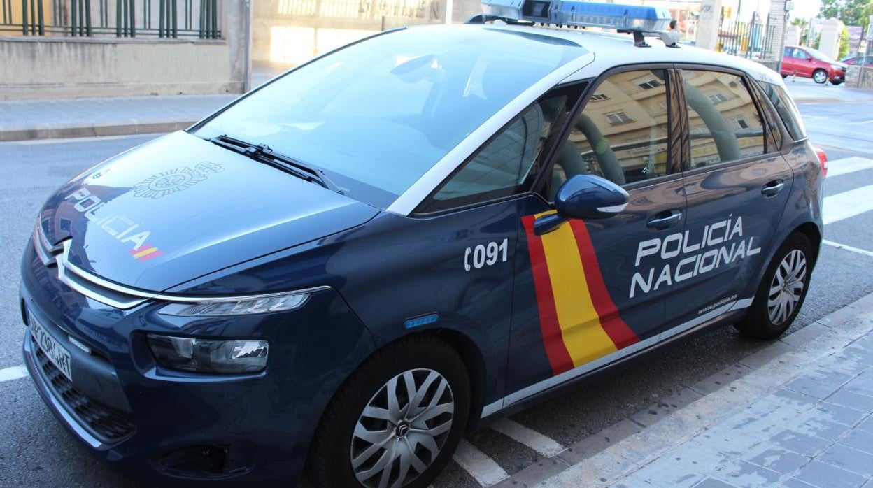 Imagen de recurso de un coche patrulla de la Policía Nacional en Valencia