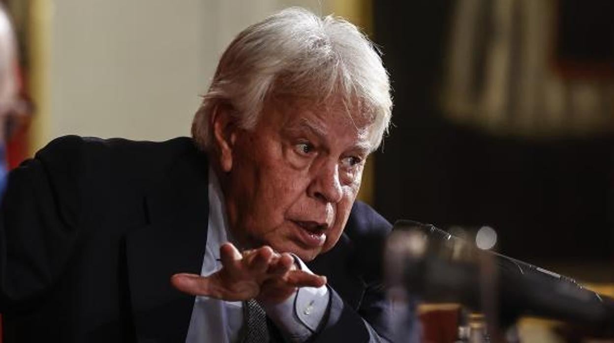 Felipe González, el ‘jarrón chino’ con mejor nota: 5,7