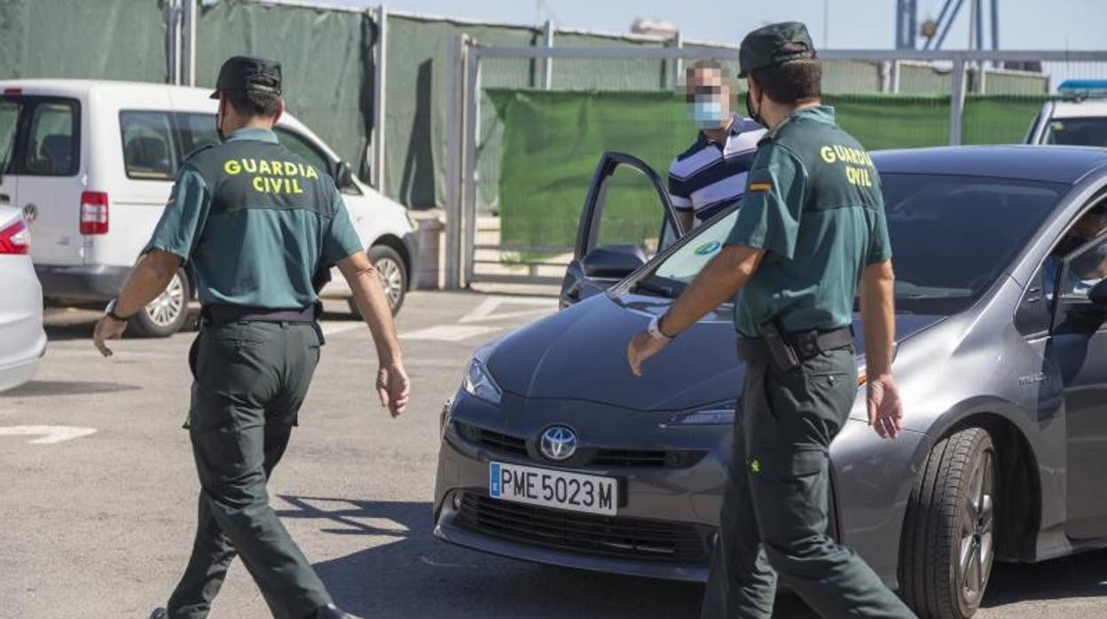 Dos agentes de la Guardia Civil en una imagen de archivo