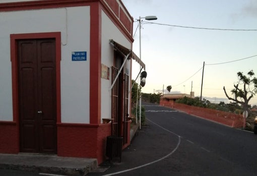 'Tu tienda de Todoque' en su ubicación original en el cruce de Camino Pastelero