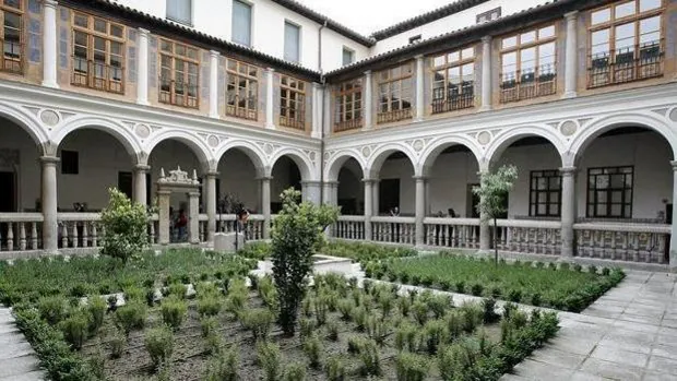 La Real Academia pide un acuerdo para la conservación del patrimonio documental de los conventos