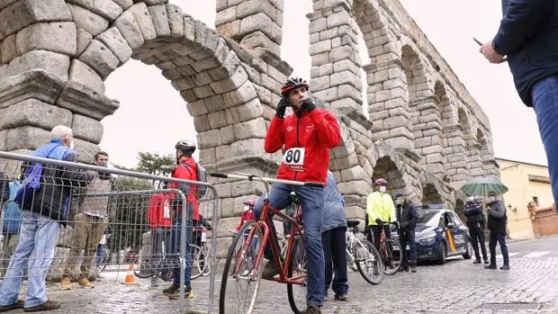 Segovia recobra la tradicional Carrera del Pavo con una treintena de ciclistas