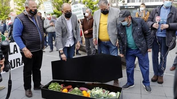 Los regantes alicantinos se rebelan contra la «sentencia de muerte» al trasvase Tajo-Segura